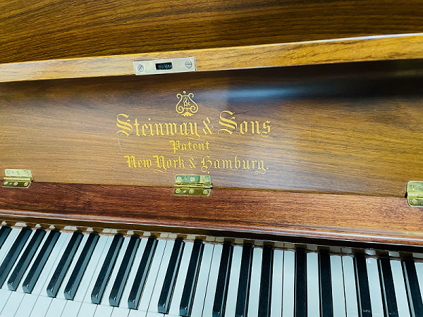 Steinway K�@����