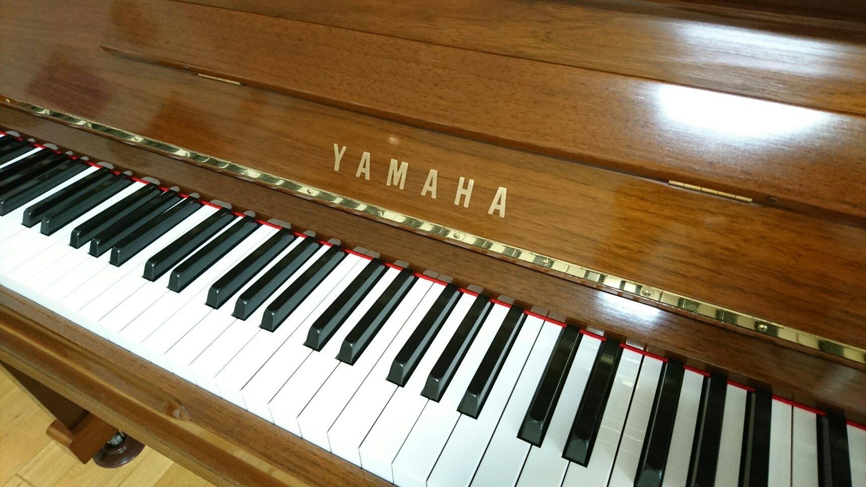 YAMAHA U100Wn�@����
