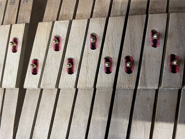 YAMAHA UX50Bl�@�u�b�V���O�N���X