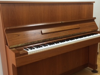 スッキリしたデザイン チーク艶消し仕上げ ヤマハW103B